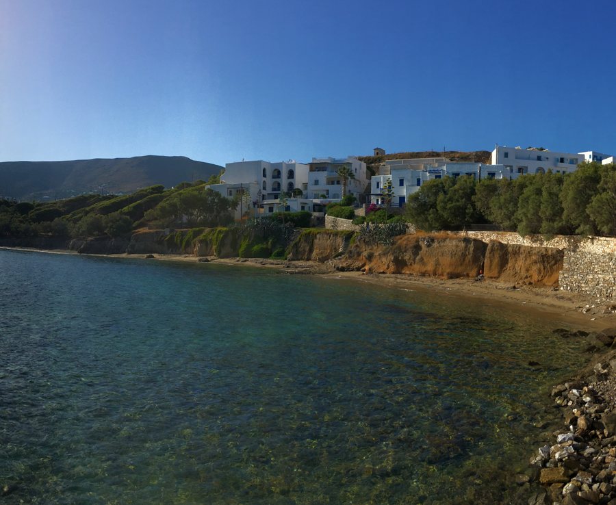 Felsiger Strand bei Parikia auf Paros