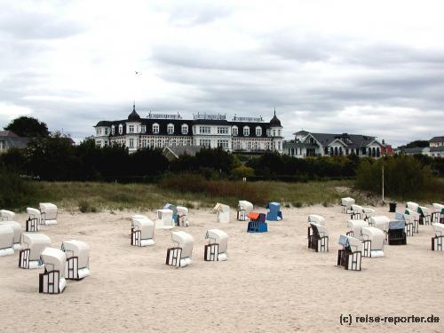 Strand mit Ahlbecker Hof